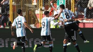 Los jugadores de Argentina celebrando uno de los goles