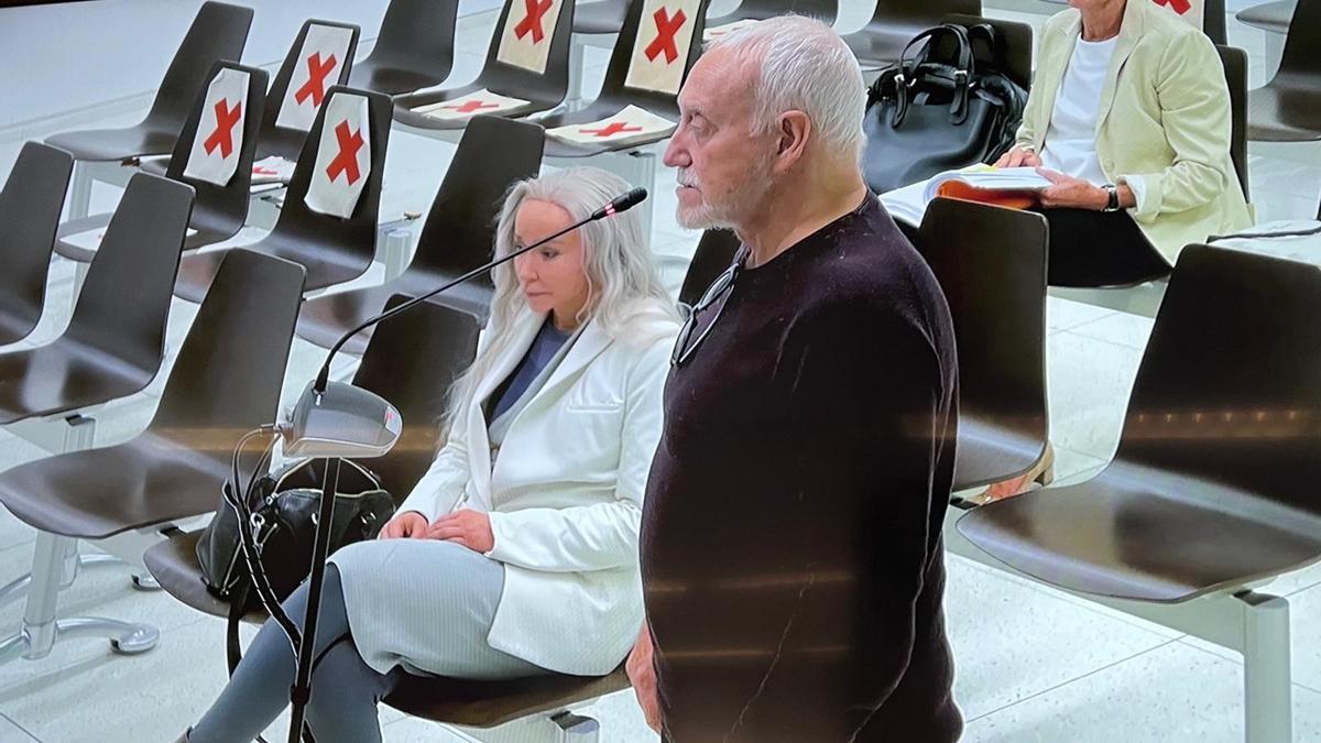 Josep Maria Mainat y su exmujer, Angela Dobrowolski, durante el juicio.