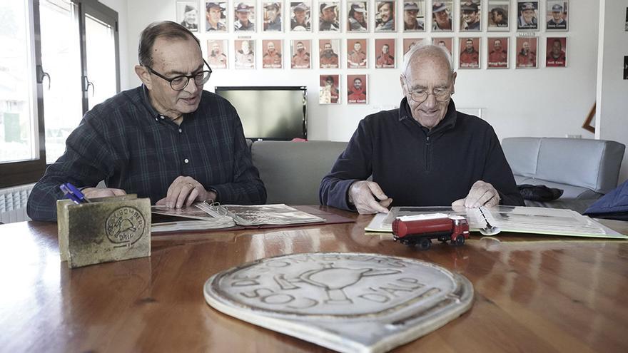 Xavier Rigola, pare de l’actual cap, i Salvador Espelt, al parc