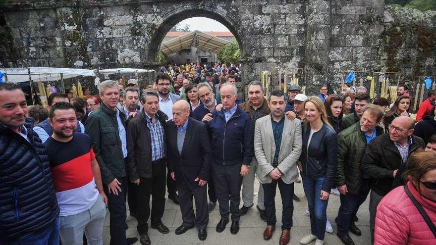Miembros del PP en su visita a la romería de la Virgen de las Cabezas. // Iñaki Abella