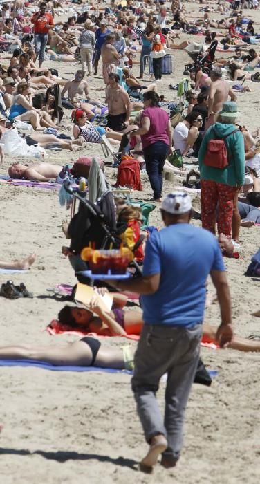 Venta irregular en la playa del Postiguet