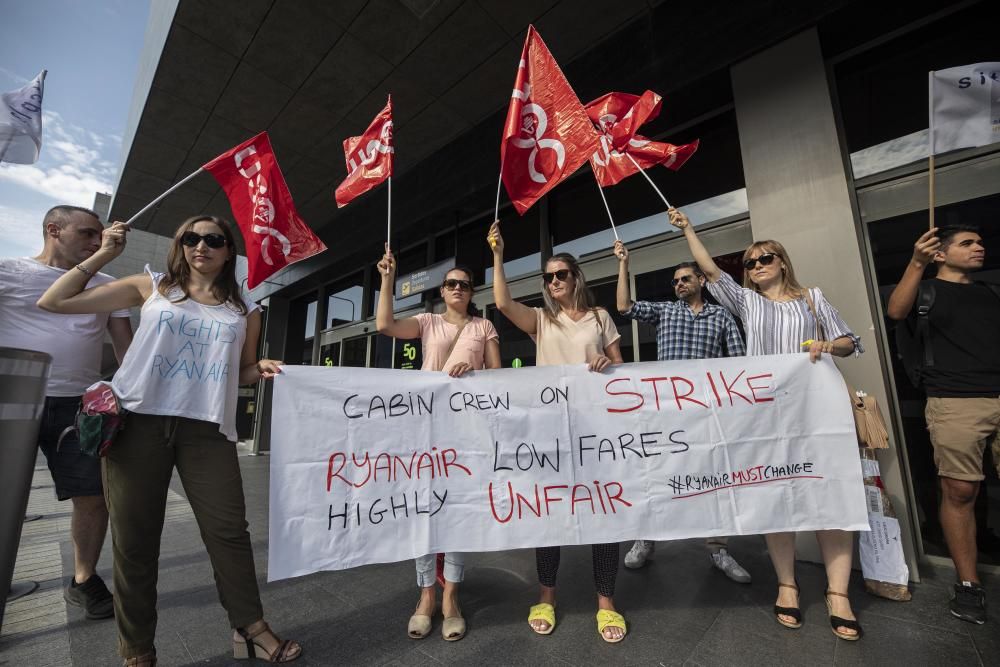 Vaga dels tripulants de cabina de Ryanair a l'aeroport de Girona