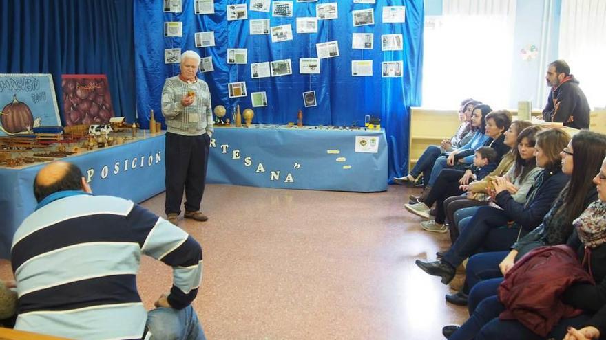 Los padres de Lieres retornan al aula por el magüestu