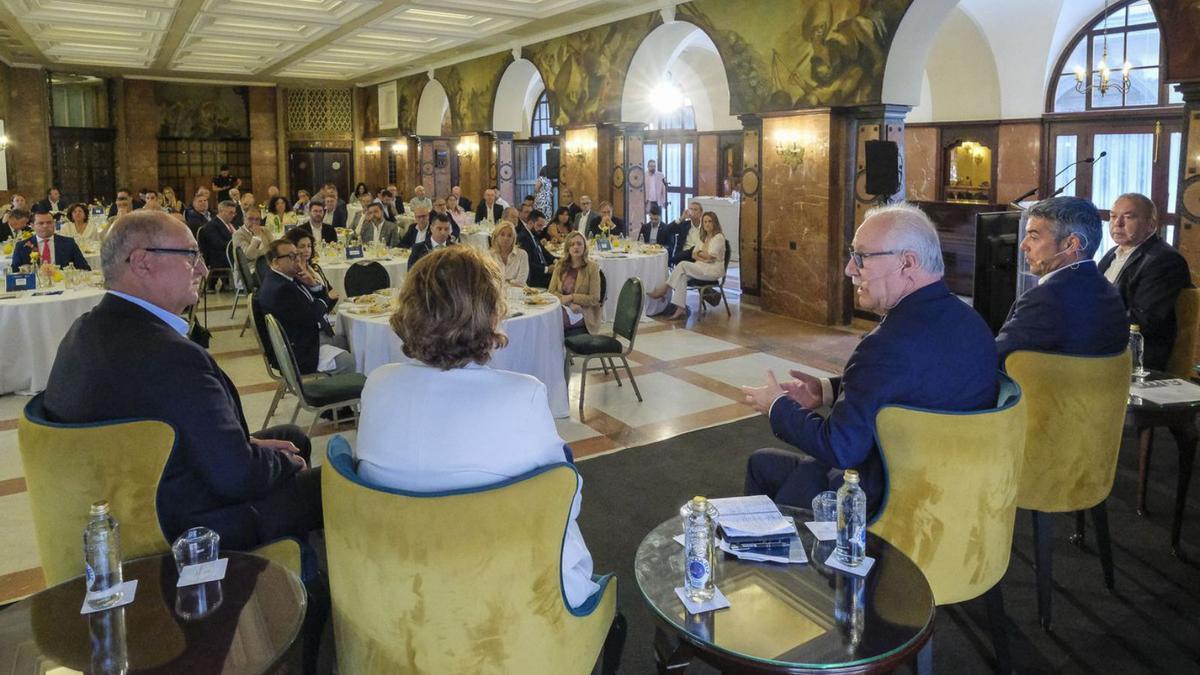 Aspecto del Foro organizado ayer por Prensa Ibérica sobre el sector primario en el Hotel Santa Catalina.