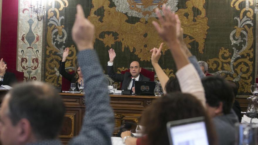 El pleno aprueba con urgencia los nuevos sueldos de los ediles