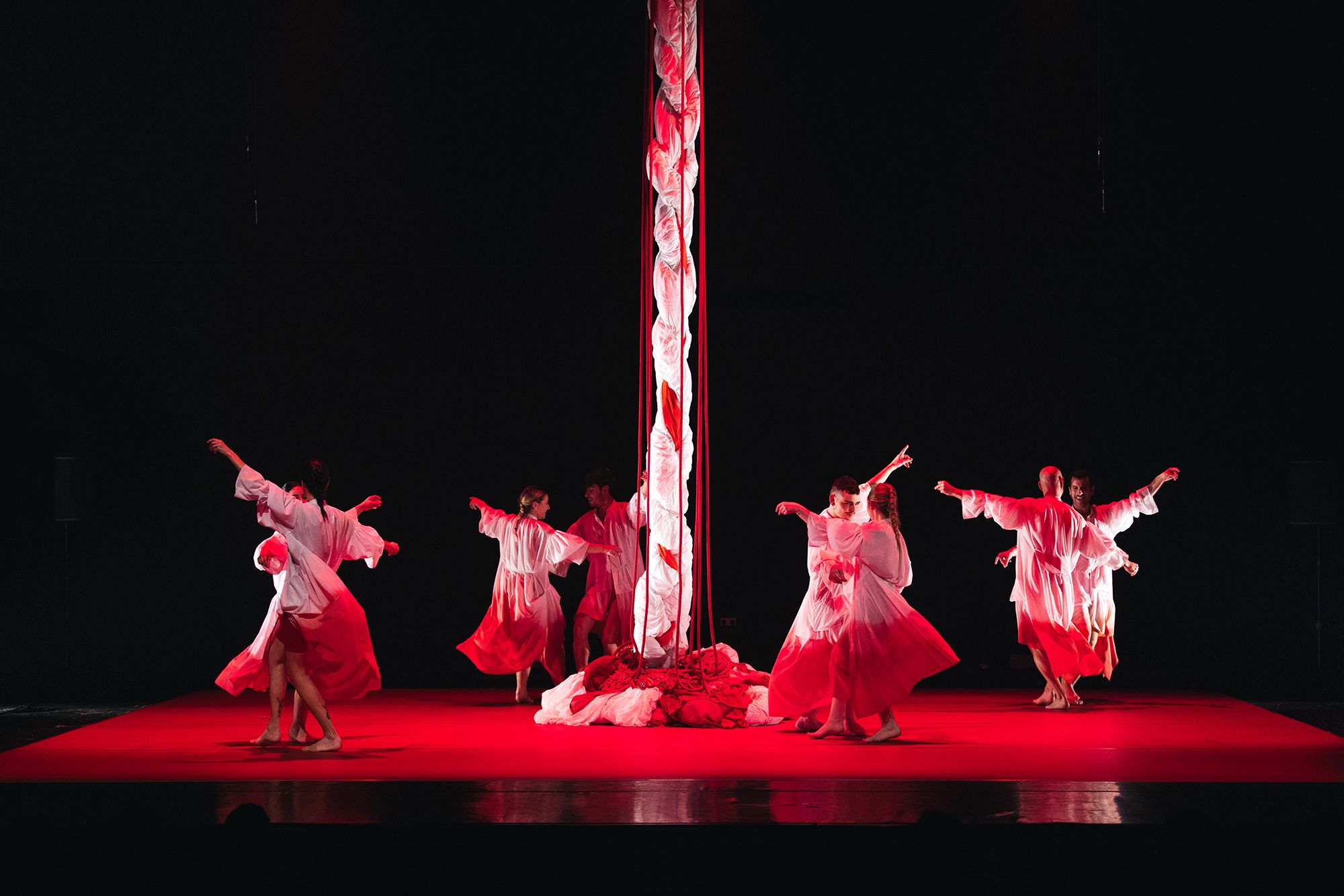 Elenco de bailadores del espectáculo “Ceibe”, de la compañía de danza de Fran Sieira.  Aigi Boga (7).jpg