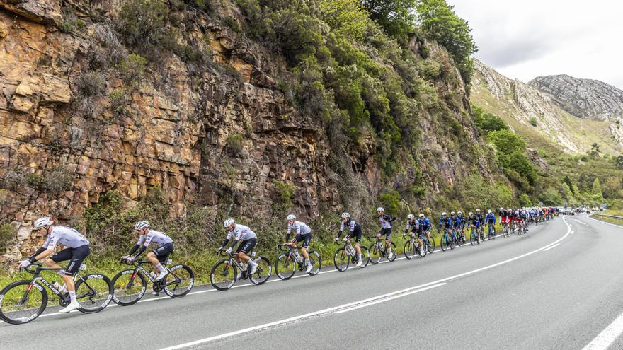 La opinión de José Enrique Cima sobre la primera etapa de la Vuelta ciclista a Asturias: Un rey vivo y prudente