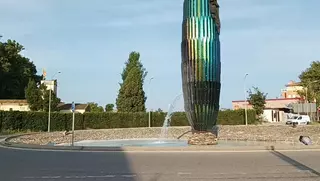 VÍDEO | El xiprer dalinià i la font de la plaça d'Ordis de Figueres tornen a brollar