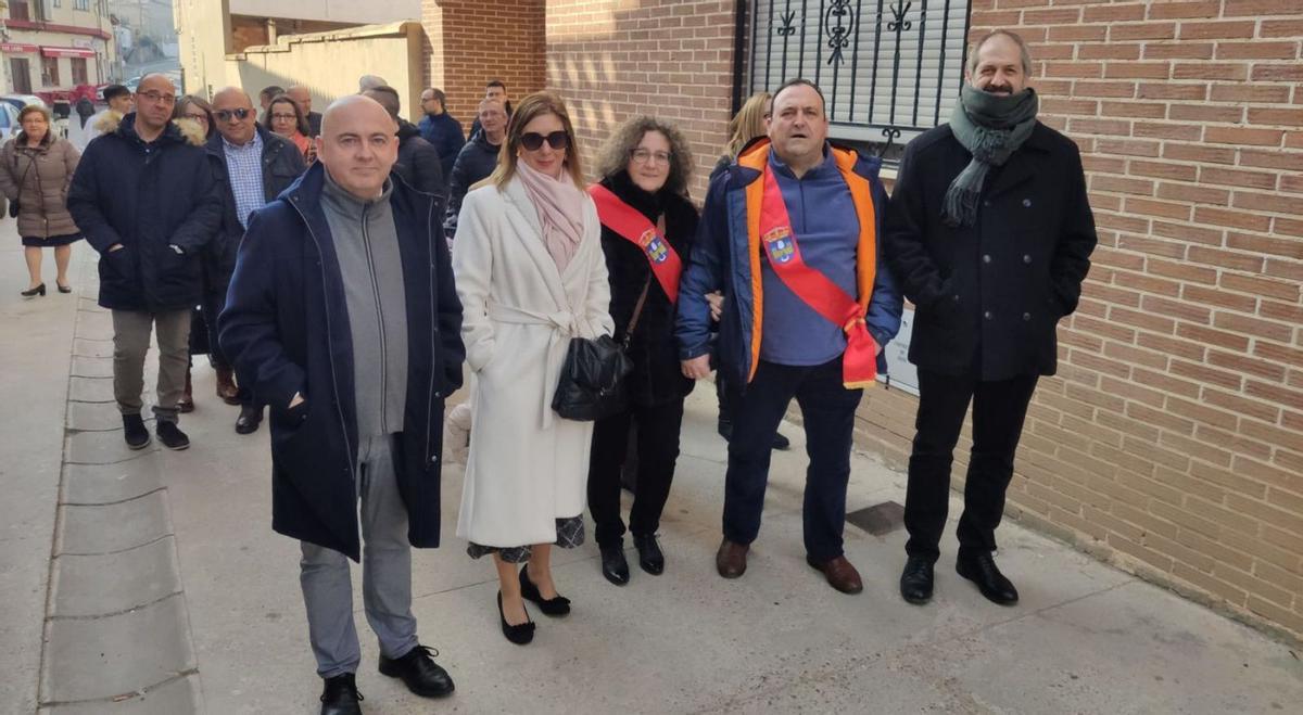 Autoridades en la procesión en honor a Santa Águeda. |   