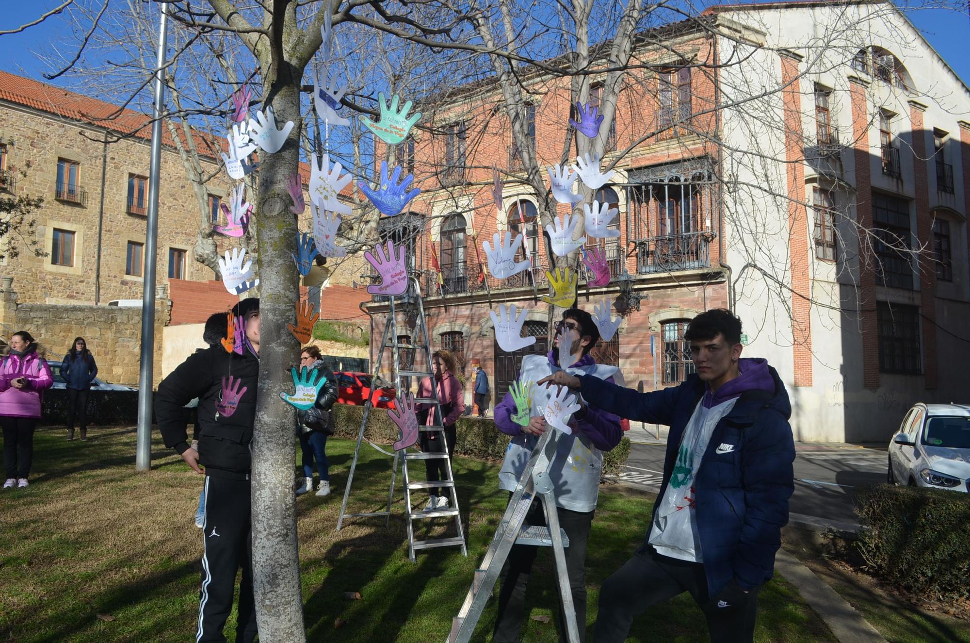 Alumnos y profesores del Virgen de la Vega de Benavente, juntos por la paz