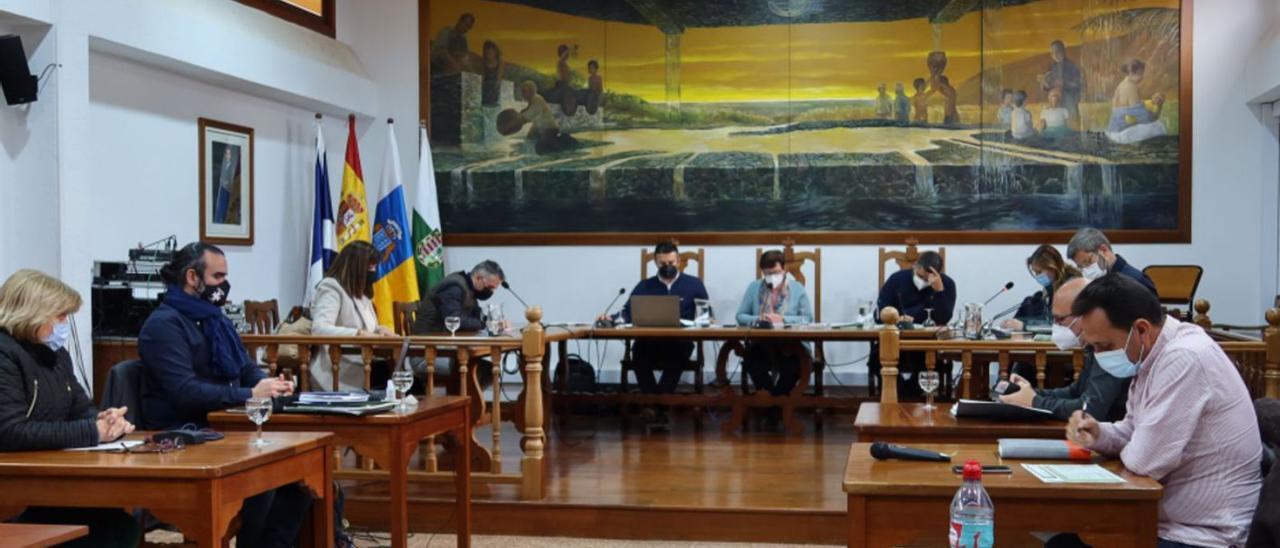 Un momento del pleno extraordinario del Ayuntamiento de Tegueste.