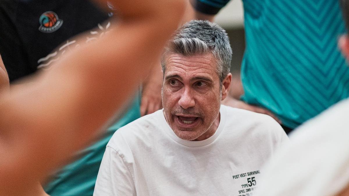 Francis Tomé ha dirigido al CAB Estepona al primer ascenso malagueño a la LF Endesa.