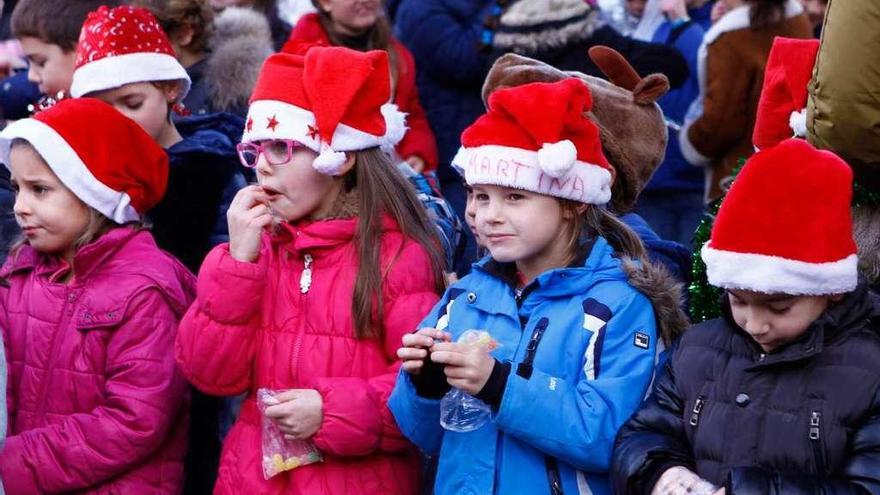 Los niños cambiaron las tradicionales uvas por algo más dulce: gominolas.