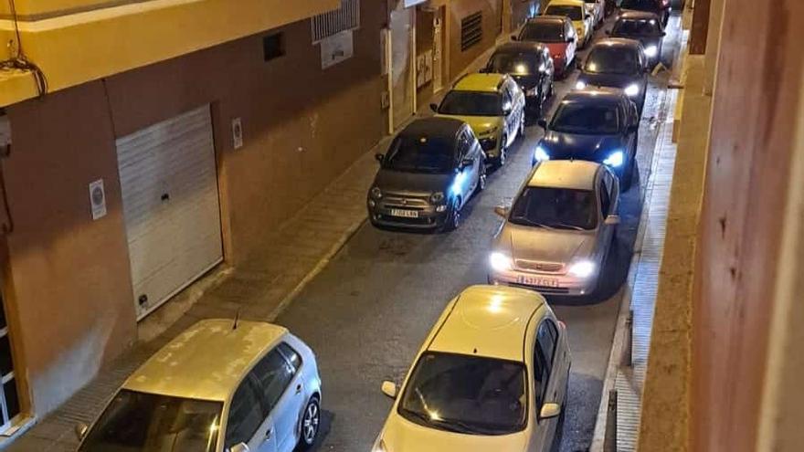 Colas de coches en Las Palmas de Gran Canaria por el Carnaval