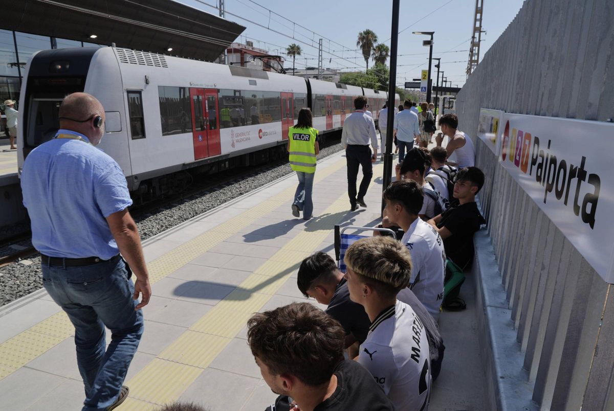 Estación de metro de Paiporta el día que se retoma el tránsito de trenes