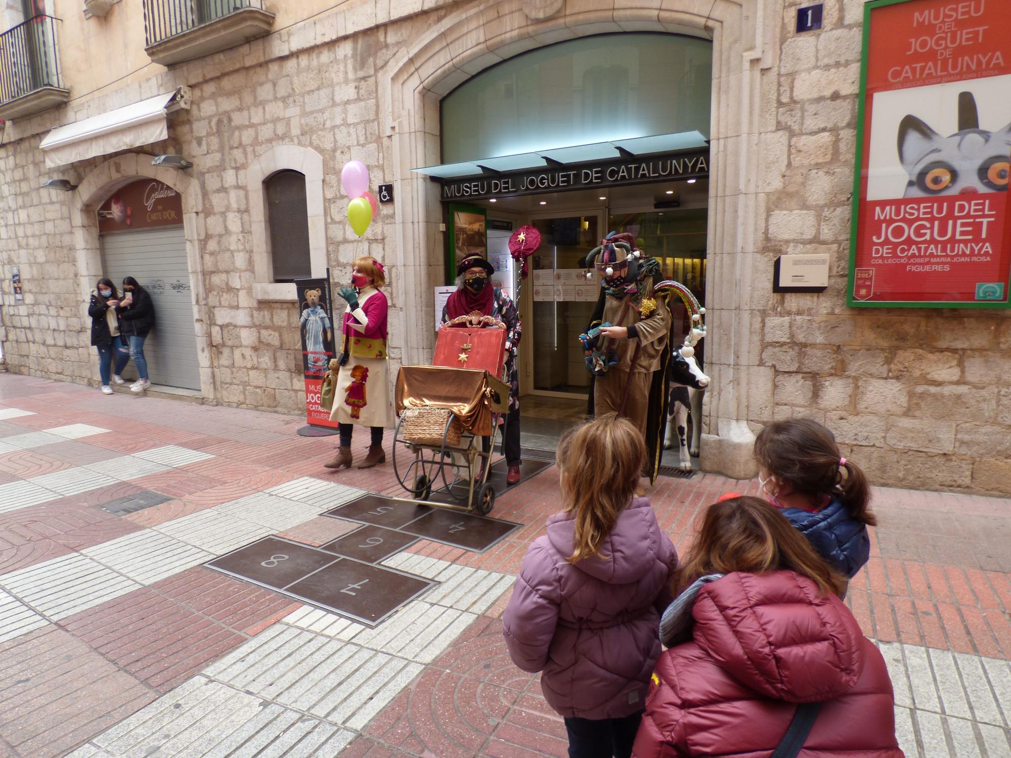 En Fumera es deixa veure per Figueres acompanyat de la Nadalina i la Bel