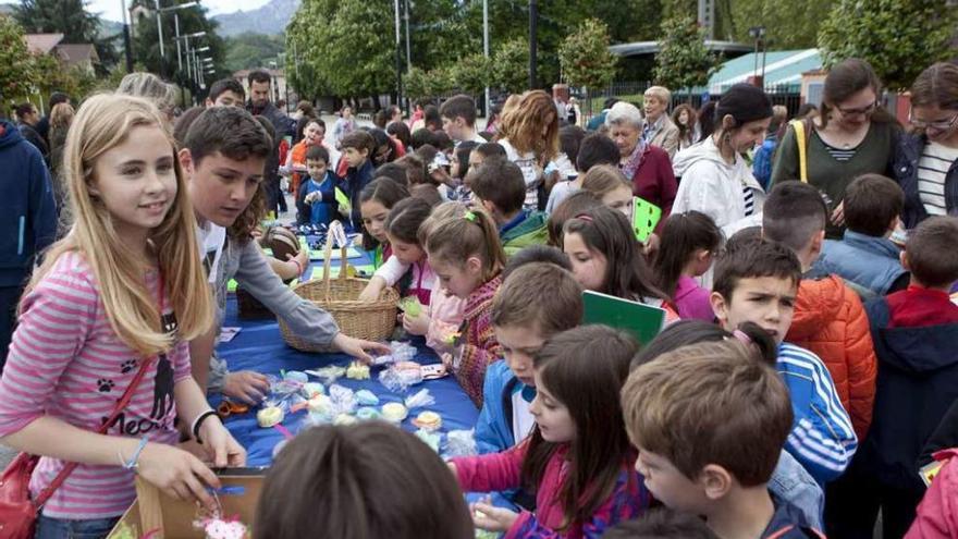 Las cooperativas escolares de Laviana vendieron sus productos