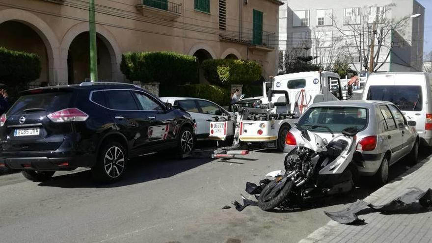 El todototerreno y la motocicleta implicados en el accidente ocurrido ayer en l&#039;Oliverar, en Palma.