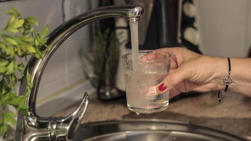 Vecinos demandarán al consistorio por la titularidad de las tuberías de agua