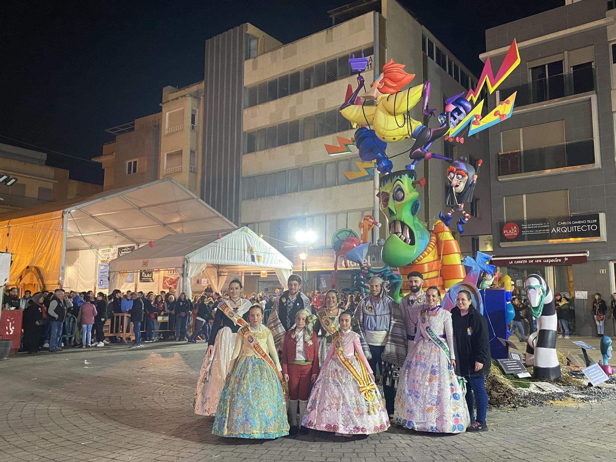 Galería I Fallas Benicarló: La comisión El Campanar cierra ciclo josefino con la 'cremà'