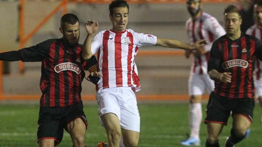 Los jugadores del Huracán se pagan el árbitro