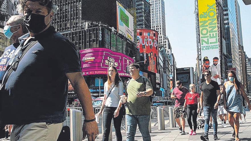 Ciudadanos por el centro de Nueva York.