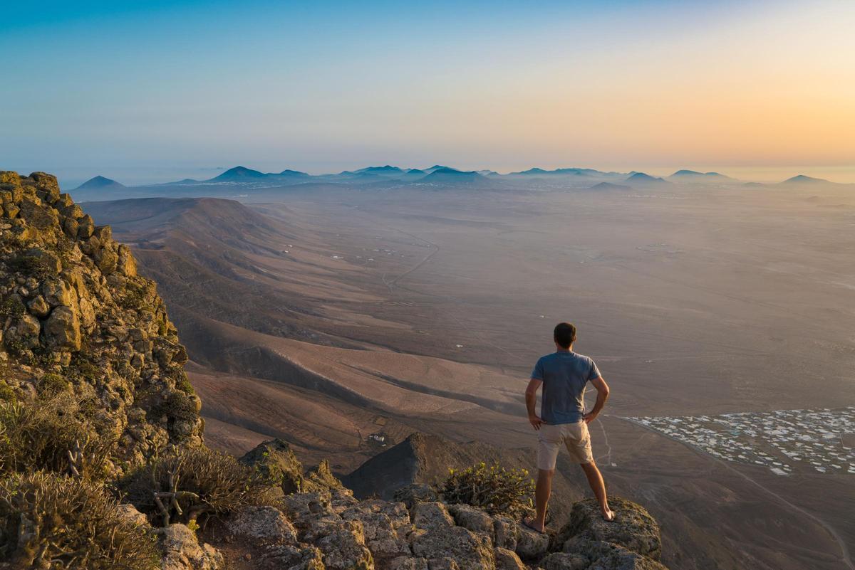Calima desde el Risco de Famara, Teguise
