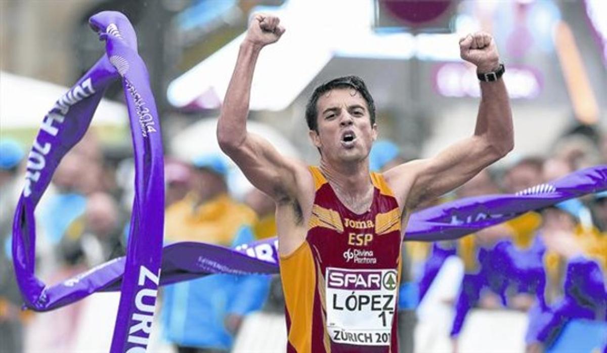 Miguel Ángel López entra vencedor a la meta als Europeusde Zuric, ahir. Miguel Ángel López entra vencedor a la meta als Europeusde Zuric, ahir.