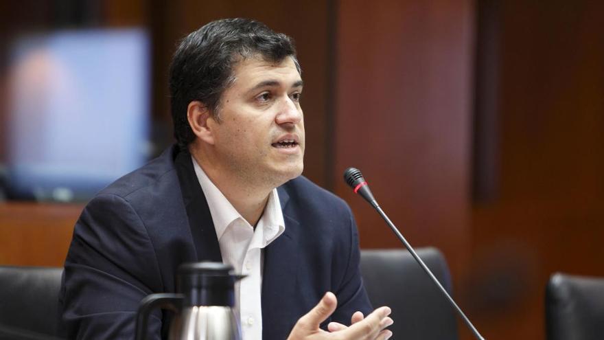 El emotivo gesto de la presidenta de las Cortes con Joaquín Palacín y CHA