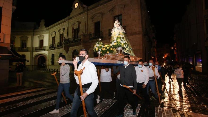 Un momento del traslado de la Virgen de Luna desde Pozoblanco a su ermita en la Jara.