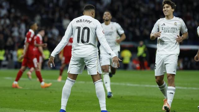 Mbappé celebra el gol con el que ha igualado el récord de Cristiano.