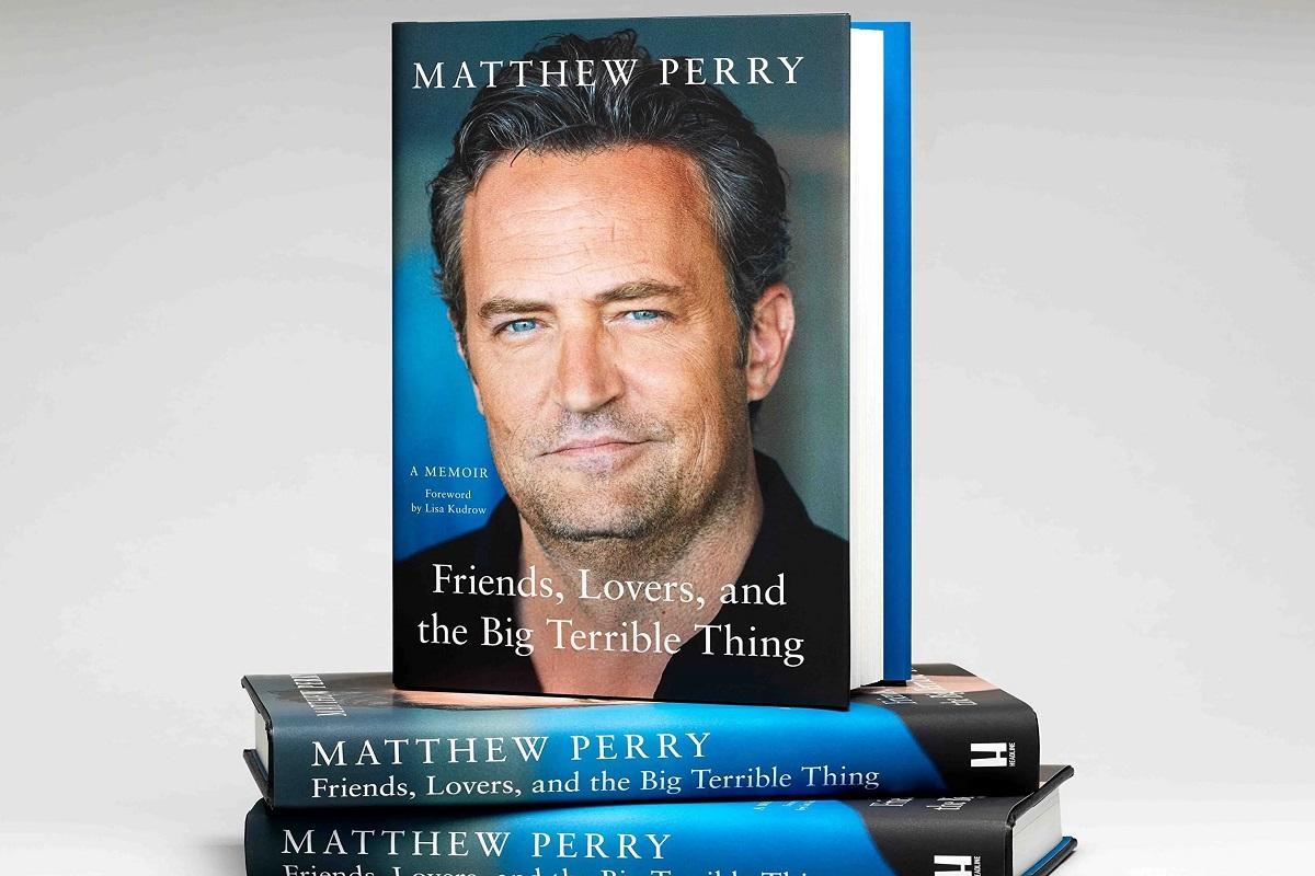 Aquí Entre Nos: Relanzan libro biográfico de Matthew Perry