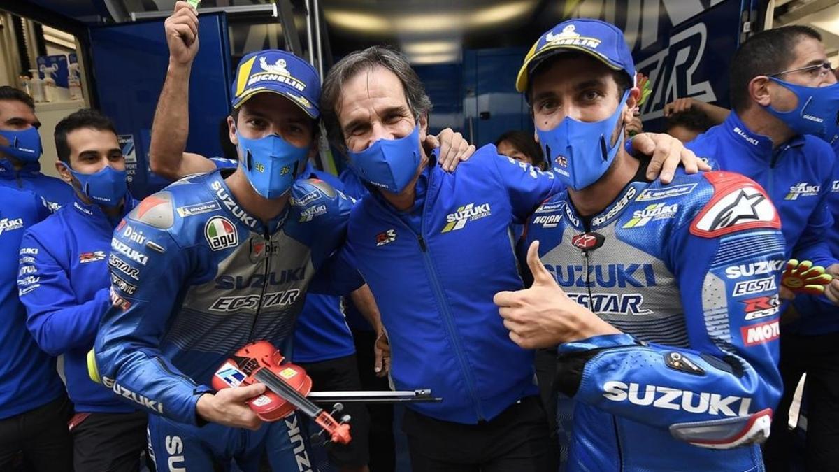 Joan Mir, violín en mano, Davide Brivio y Alex Rins, los tres solistas de la filarmónica de Hamamatsu.