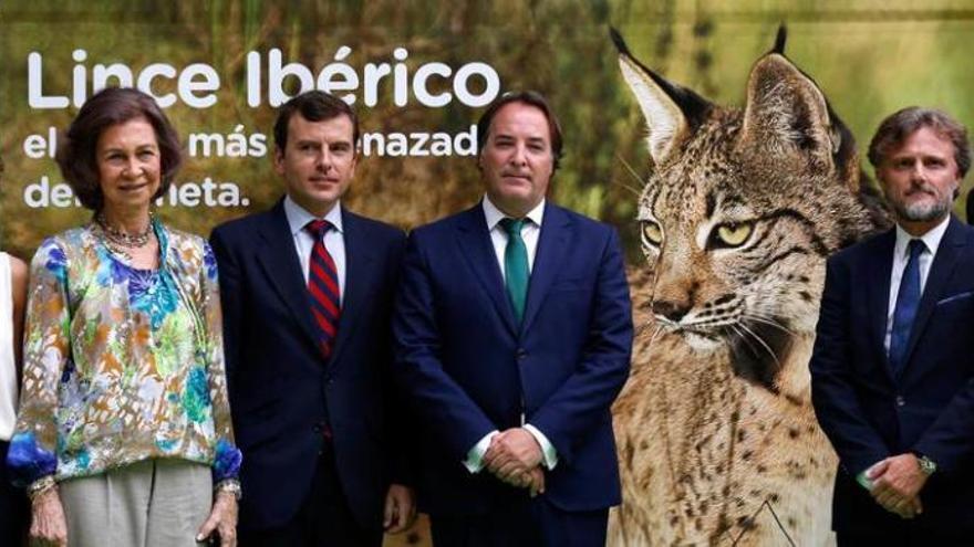 La ministra de Agricultura y la Reina, en la inauguración del espacio para linces.