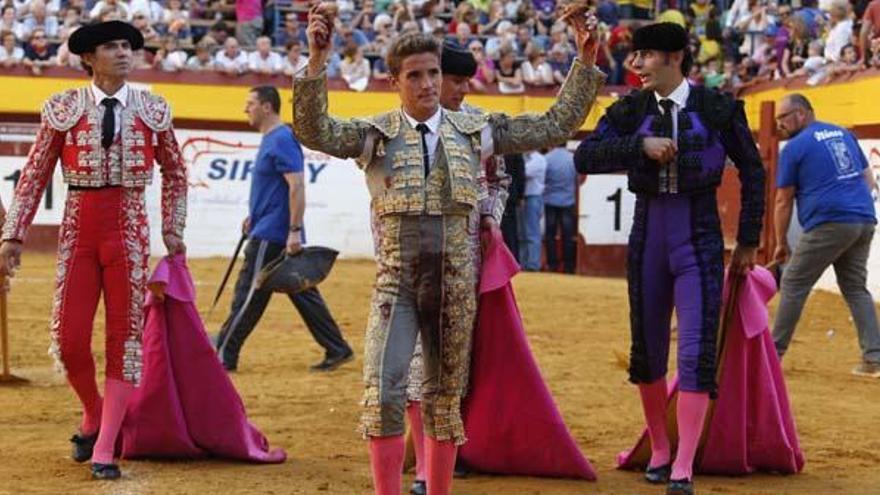 Diego Carretero marca diferencias y sale a hombros en la plaza de Algemesí