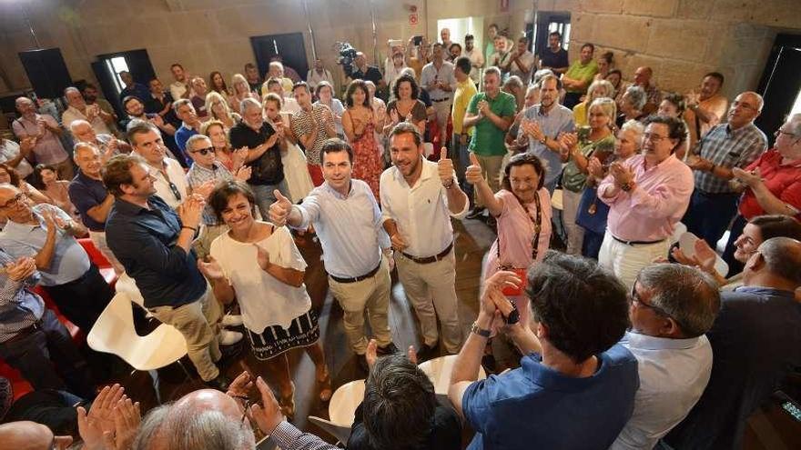 Gonzalo Caballero y Óscar Puente, en el centro, en el acto de ayer en Pontevedra.