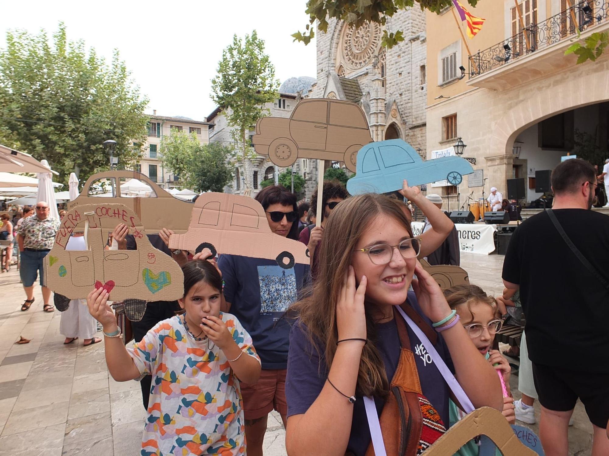 Protesta contra la masificación en Sóller