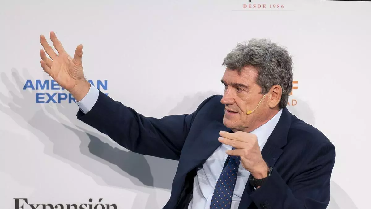 Escrivá: "La tecnología puede transformar la forma en que se mueve el dinero, pero no elimina la necesidad de confianza"