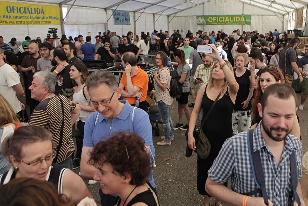 "Conciertu pola oficialidá" en Gijón.