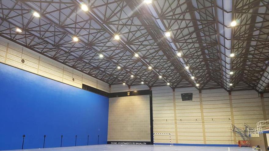 Endesa renueva la iluminación interior del polideportivo