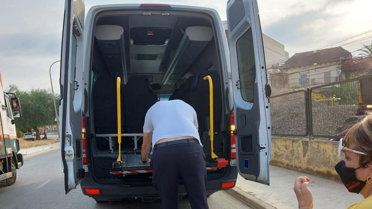 Autobús para conectar Carlet con València durante las obras en la línea 1 del metro.  | LEVANTE-EMV