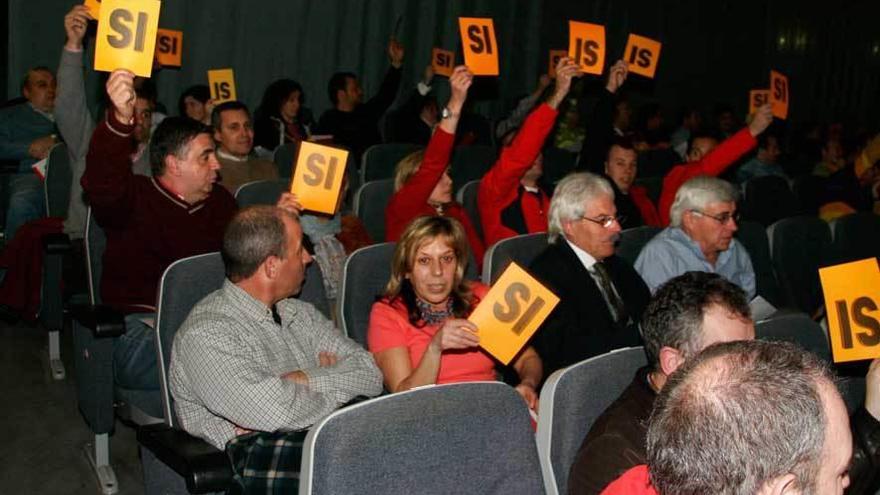 Votación en una asamblea de socios del Grupo en 2011.