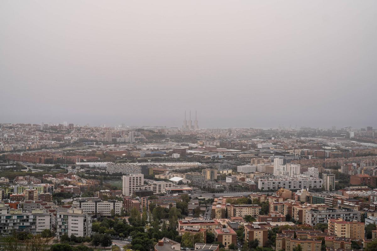 La calitja, la pols en suspensió procedent del nord d'Àfrica, arriba a Barcelona