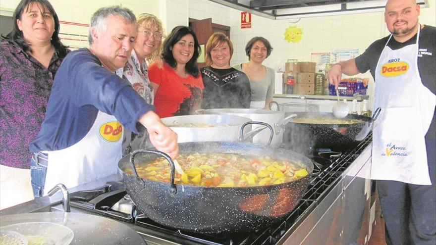 200 familias necesitadas cenan en Nochebuena gracias a los vecinos