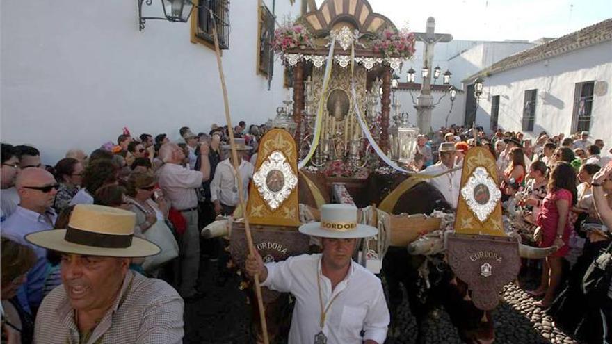 El antiguo Simpecado del Rocío de Córdoba vuelve a la hermandad