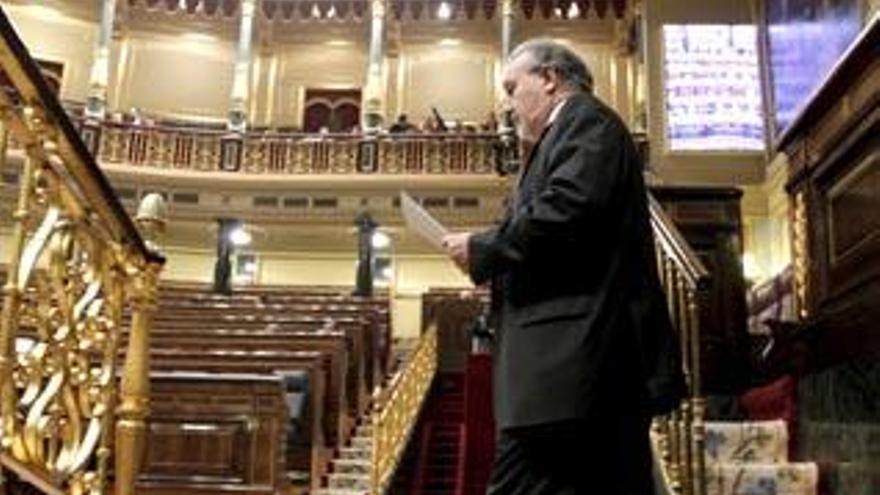 Solbes, que ha formalizado hoy la renuncia a su escaño como diputado socialista mediante un escrito dirigido al presidente del Congreso, José Bono.