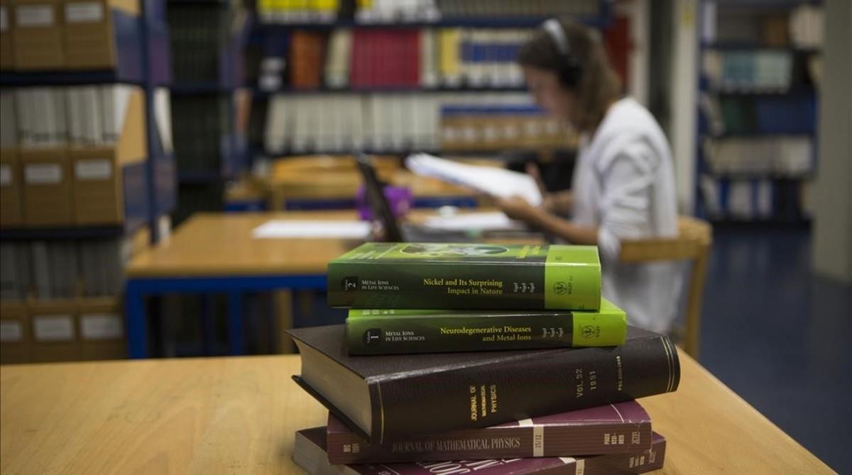 zentauroepp38989817 barcelona 21 06 2017 ambiente en la facultad de fisica de la180109192144