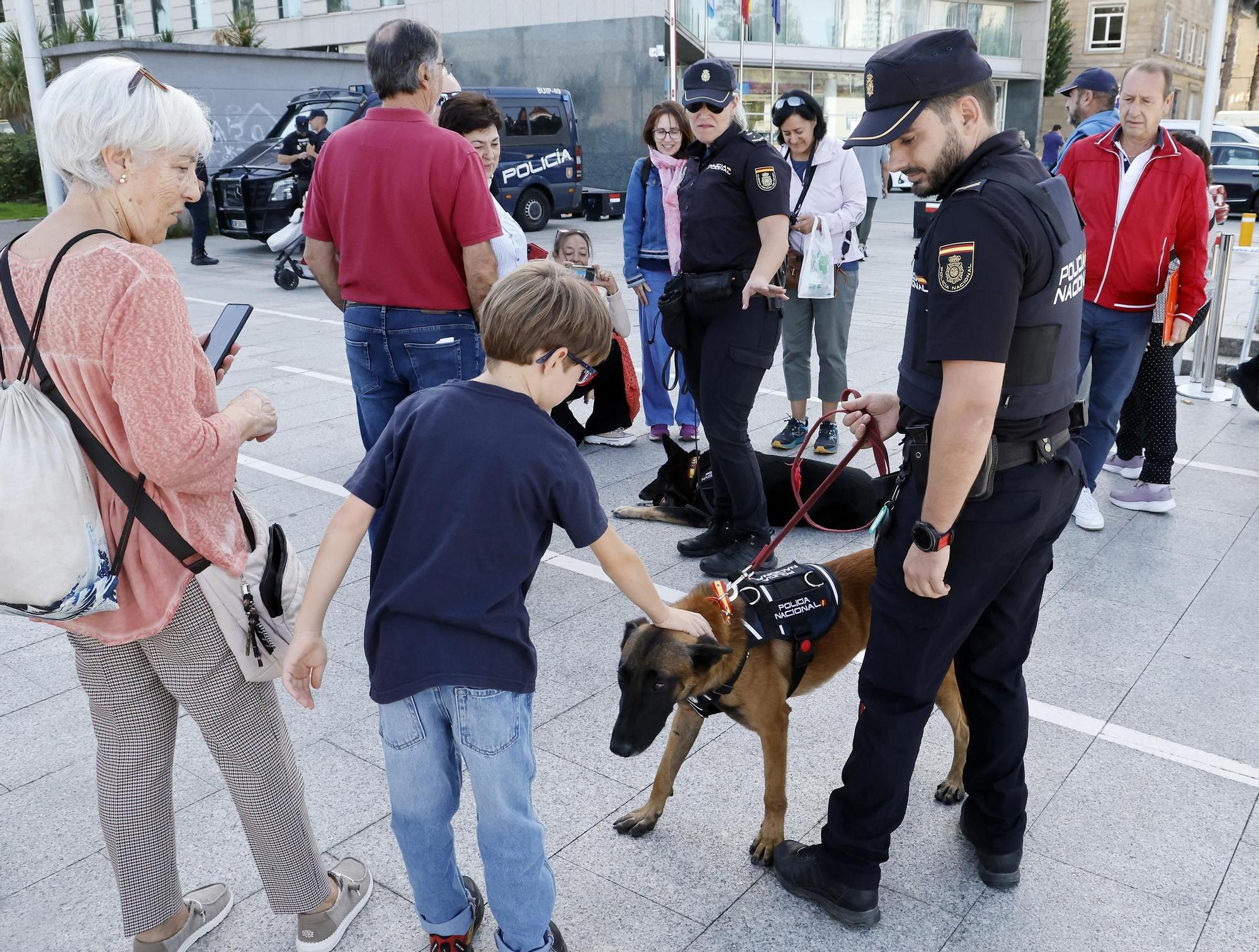 Los perros policía y el robot Sira, protagonistas en la "Exposición de Medios" de la Policía Nacional