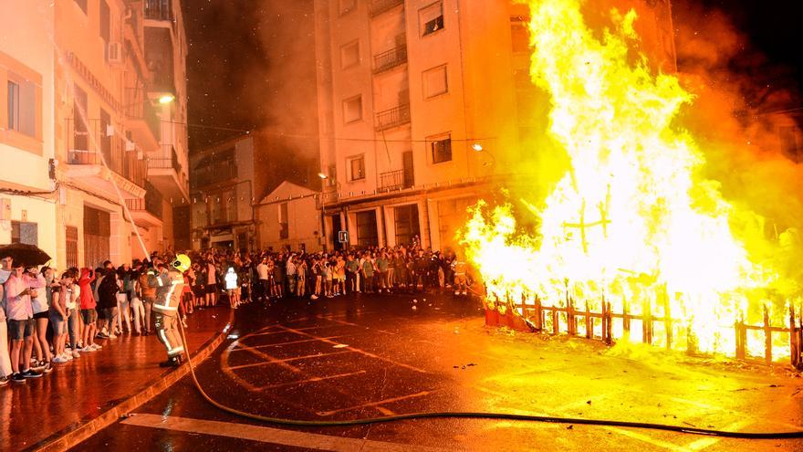 Plasencia vuelve a vivir una fiesta de San Juan sin miedo al covid