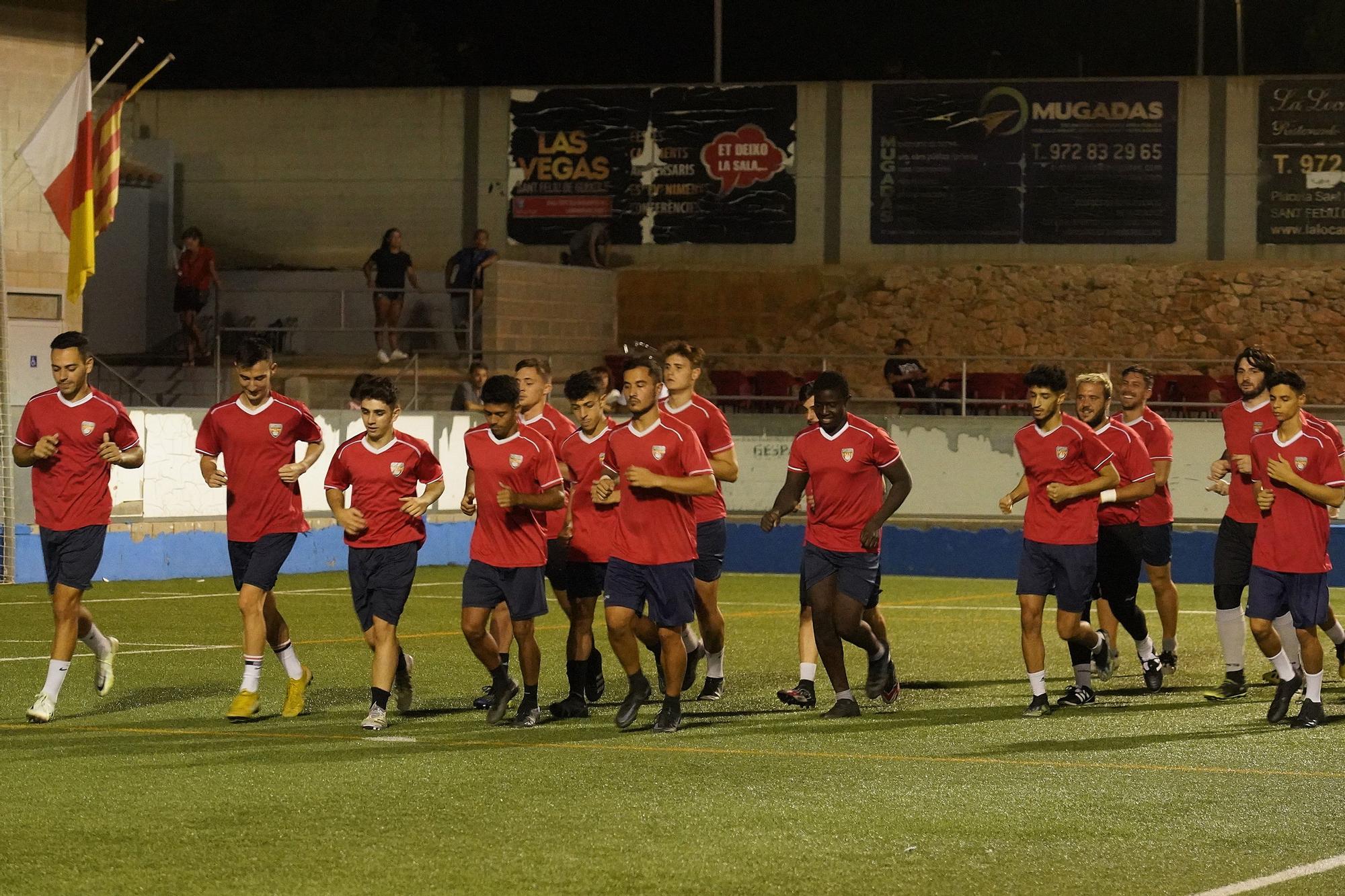 Club de Futbol Sant Feliu de Guíxols entrenant a Vilartagues